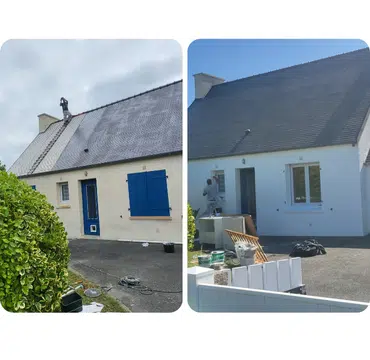 Ravalement de façade d'une maison aux volets bleus, enduit beige rénové en blanc