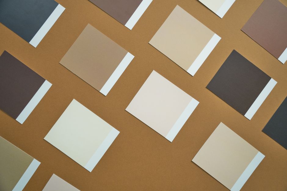 Nuancier de teintes pour façade — illustration de l'article : Nuancier peinture façade extérieure : choisissez la teinte idéale selon votre région