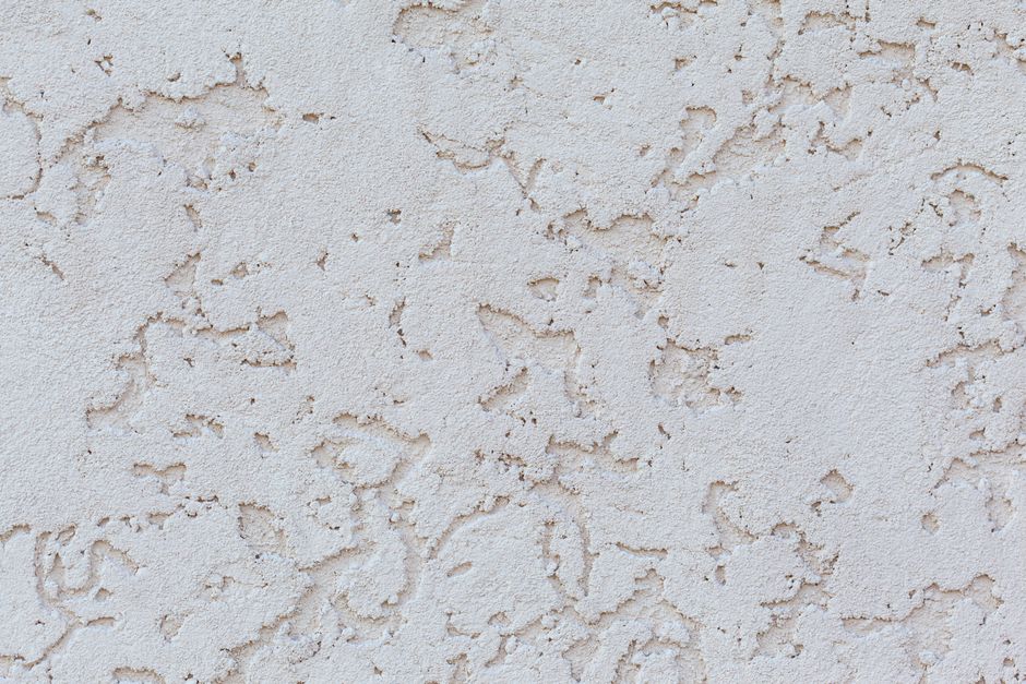 Enduit de façade — illustration de l'article : Enduit de façade gris : propriétés, applications et astuces pour l'embellir