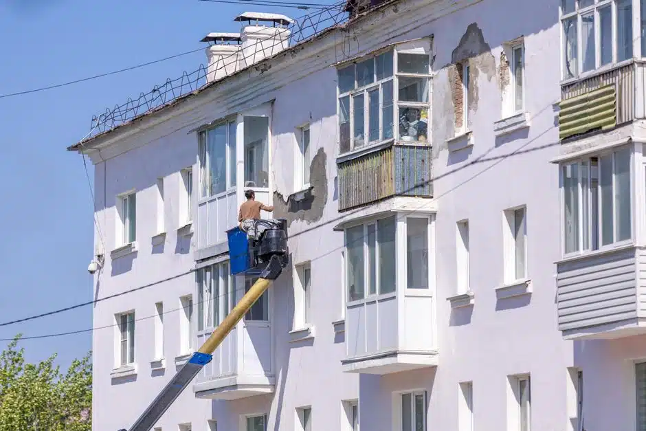 Façade de maison rénovée — illustration de l'article : Ravalement de façade 2026 : prix moyen au m² et fourchette de coûts